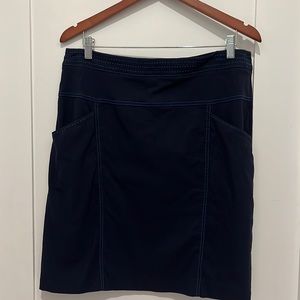 J. McLaughlin women’s skirt. Size 14. Navy blue with a sky blue top stitching .
